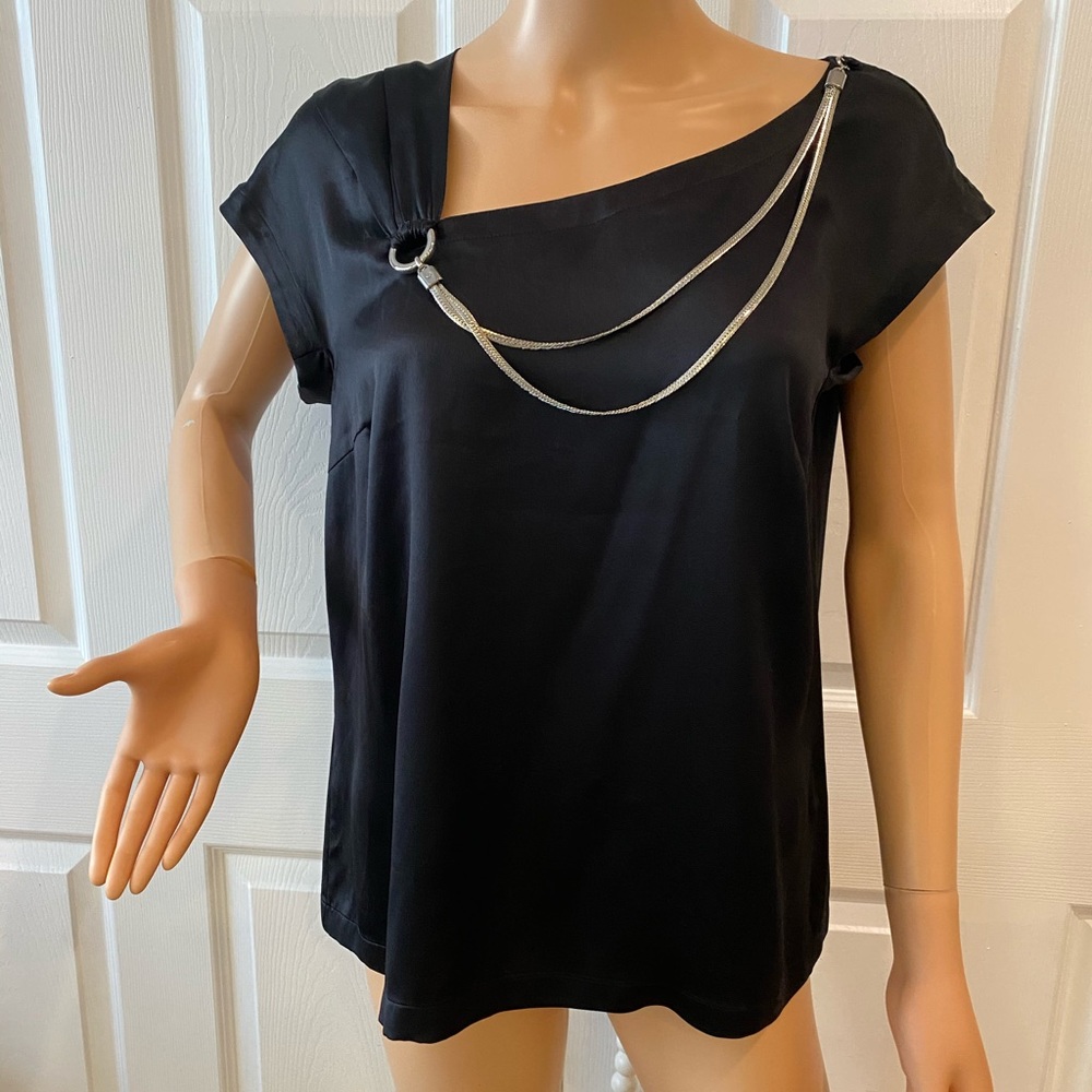 ESCADA CAP SLEEVE SZ 40 SILK BLK TOP W  CHAIN